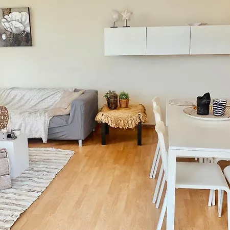 Ruim, Lichtrijk Met Groot Terras Uitstekend Gelegen In Appartement