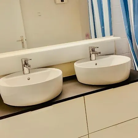 Ruim, Lichtrijk Met Groot Terras Uitstekend Gelegen In * De Panne